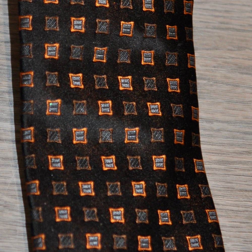 HUGO BOSS tie 100% Silk Made in Italy Couture designer Shades of Brown